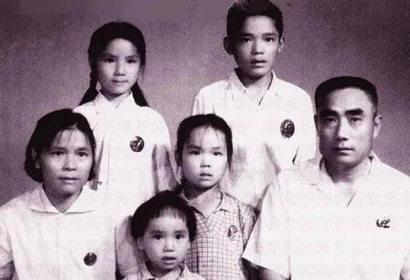 这段婚姻的破裂,不仅改变了申军谊和詹燕妮的人生轨迹,也对他们的女儿