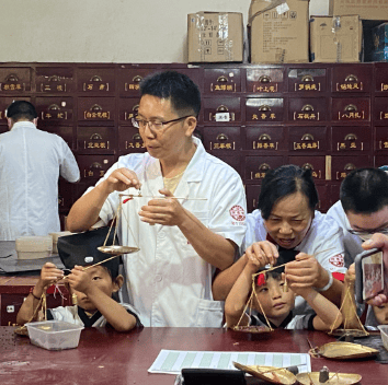 上期精彩回顾为此,延寿堂策划了"小小中医师,健康守护者"暑期特色活动