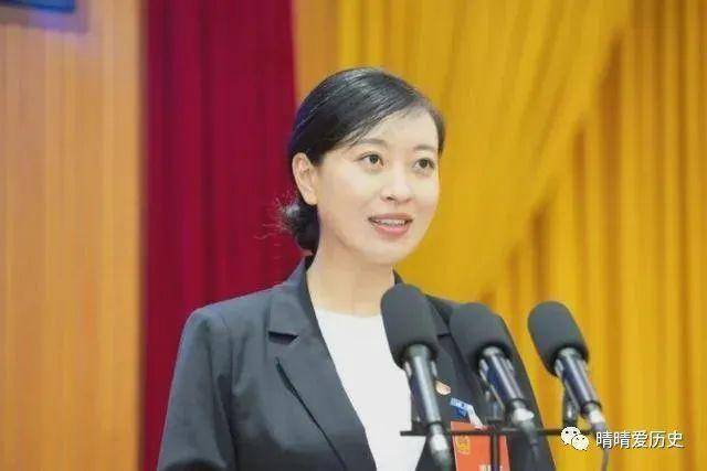 她是新中国成立后最年轻的县长,毕业于清华大学,美貌和才华并存