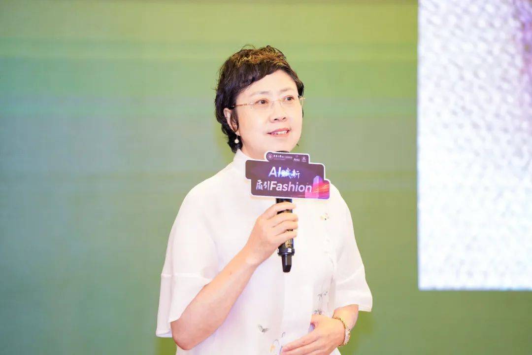 刘东胜副教授详细讲解了《东华大学mba最新培养方案模块建设思路》