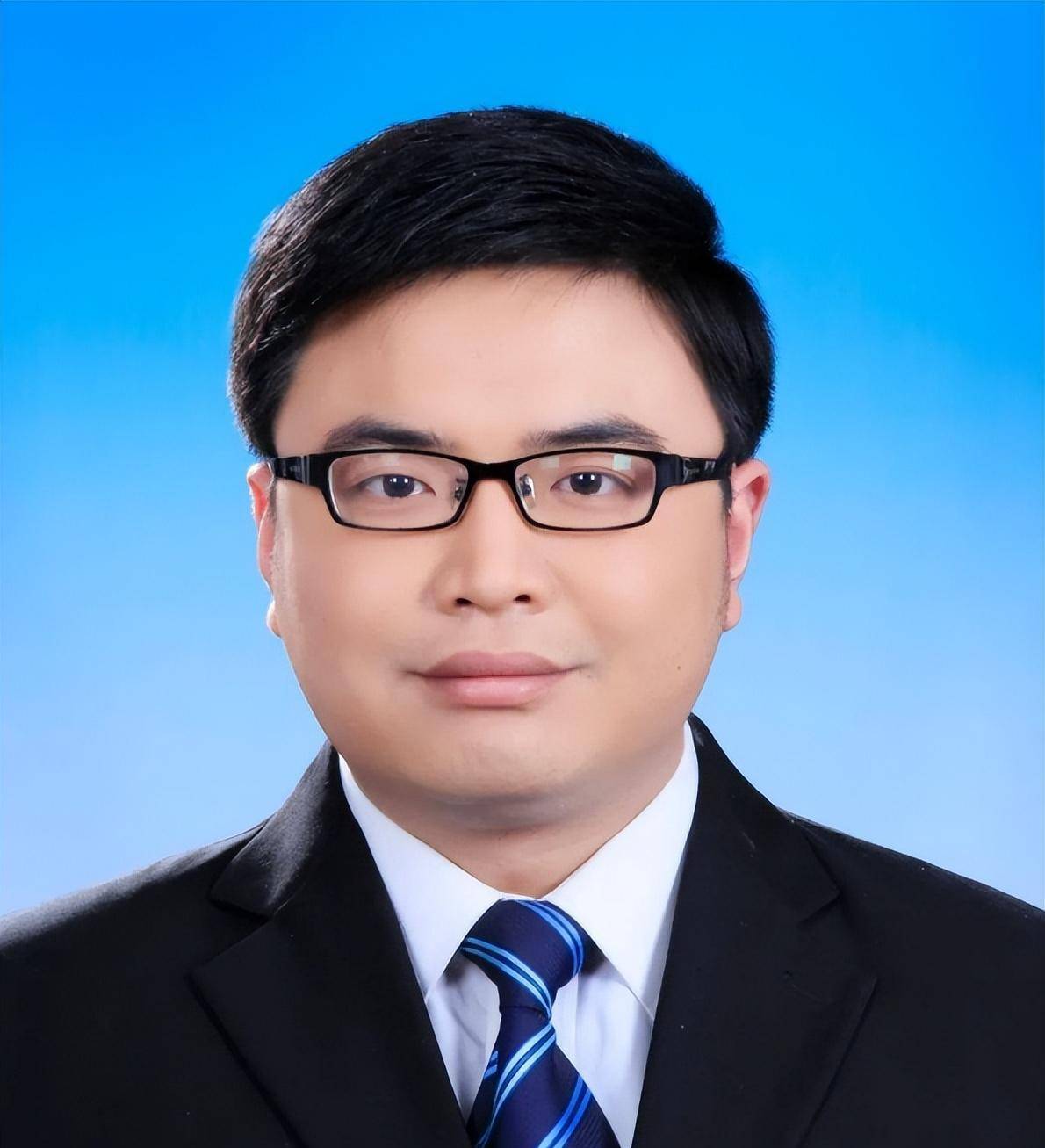 他是全国"最年轻"正厅级的干部,32岁就升县委书记,未来可期_李腾_福建