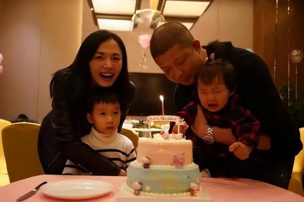 姚晨女儿芭蕾舞获大奖,7岁茉莉美如白天鹅,身高出众