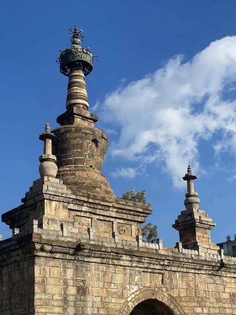 官渡古镇景点避暑第二站:澄江澄江就位于昆明附近的玉溪市,从昆明出发