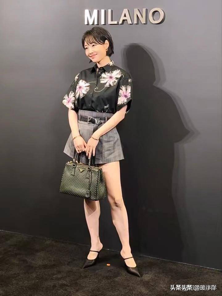 白百何性感复出,一双豆腐腿嫩滑白皙,一指禅早已成为往事