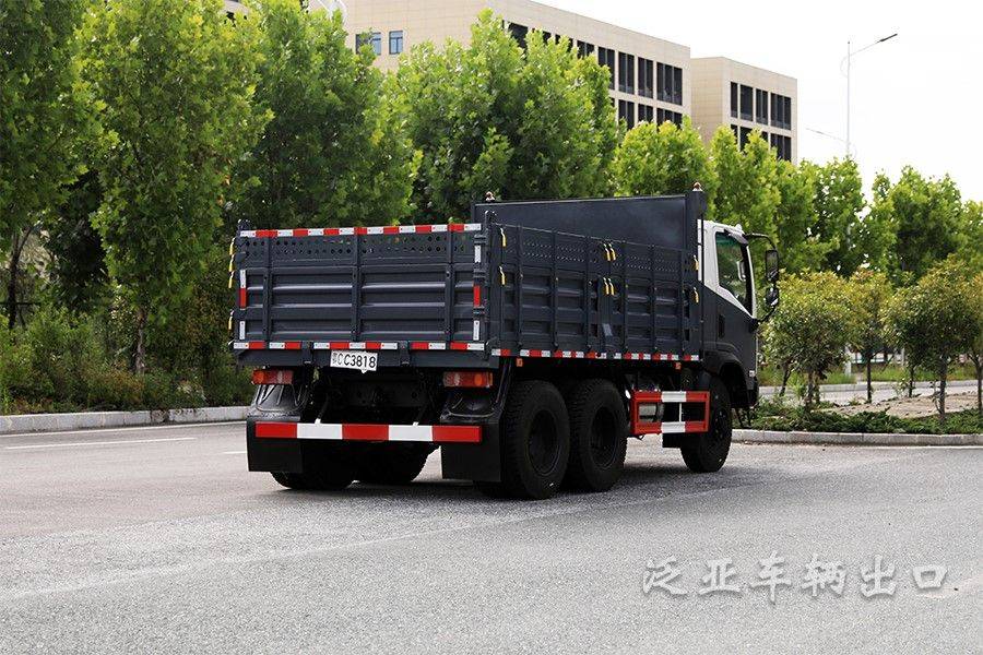 新款东风6x6大马力平头大玻璃越野卡车