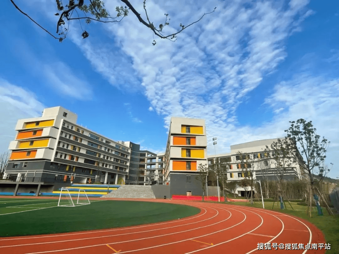 长沙岳麓区滨江小学图片