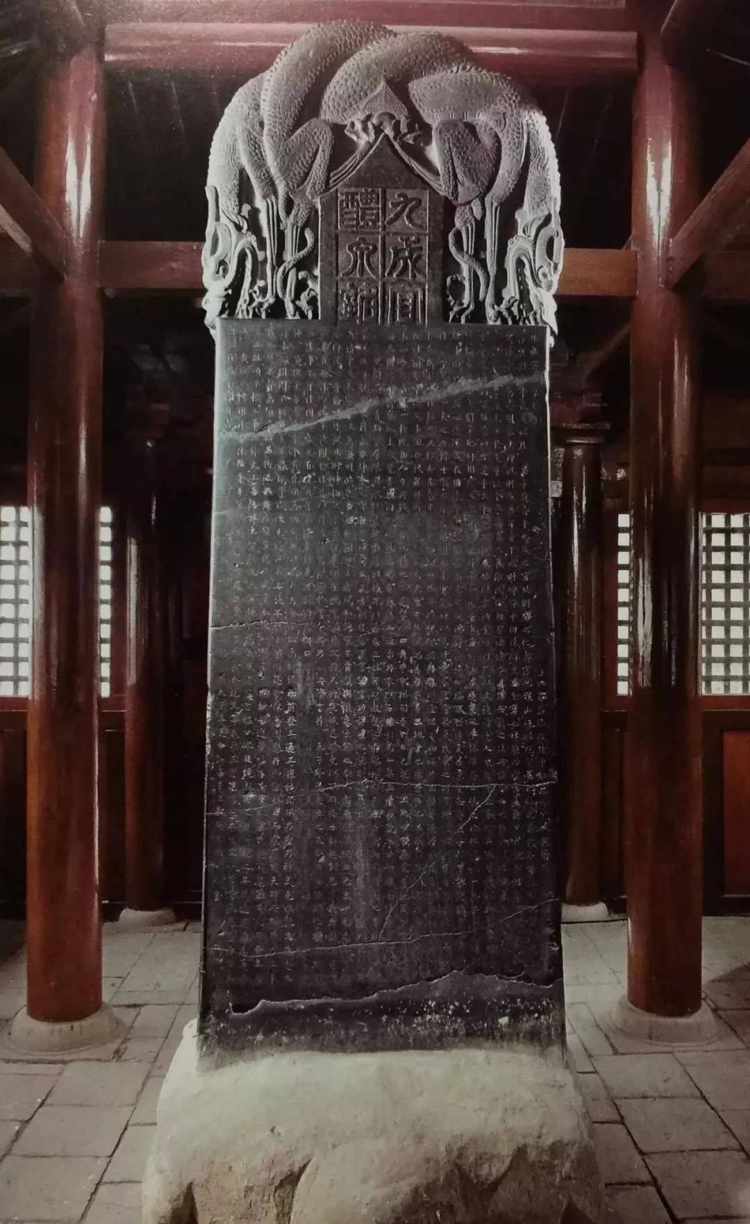 欧阳询《九成宫醴泉铭》原石曝光，竟然与拓本差距这么大- 中国