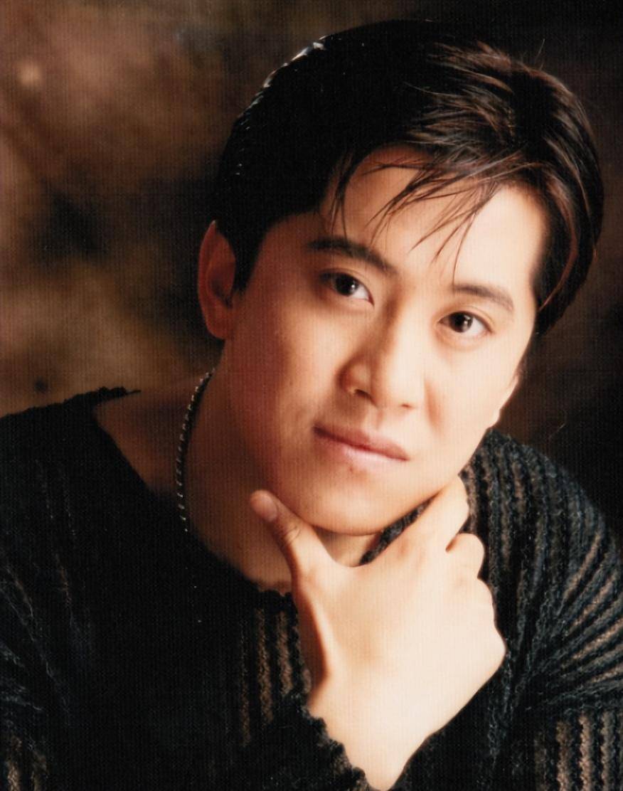 他曾是台湾一代歌王,却因儿子问题,如今重回大众视野!_伍思凯_音乐史_经历
