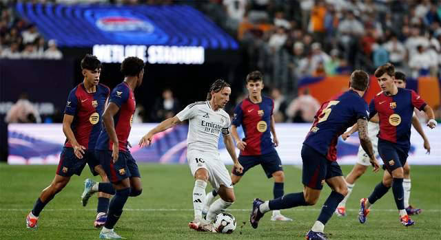 巴萨2-1险胜皇马:22岁新援梅开二度,皇马热身赛2连败