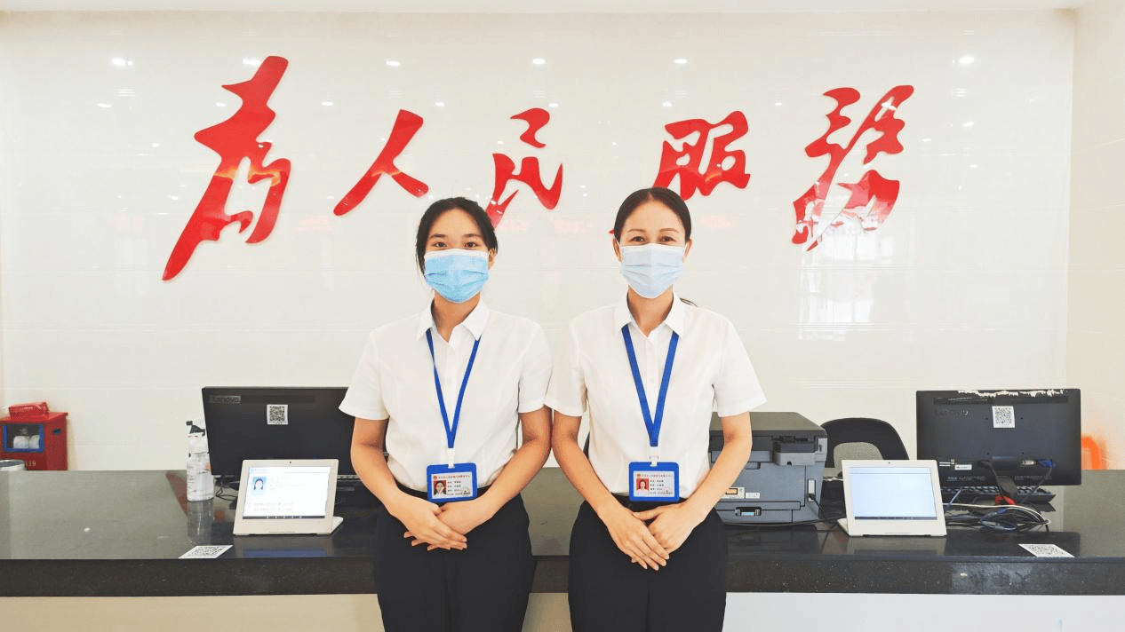 广东吴川市行政服务中心:统一着装规范服务,提升政务服务标准化