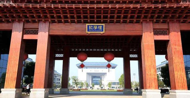 这所二本院校不简单!拥有马化腾教学楼,院内企鹅标识随处可见!