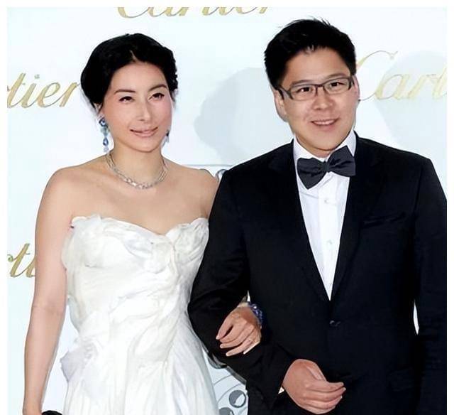 霍启刚:各种纠缠才缠来一个老婆,全家人把她当成宝_郭晶晶_婚礼_霍家