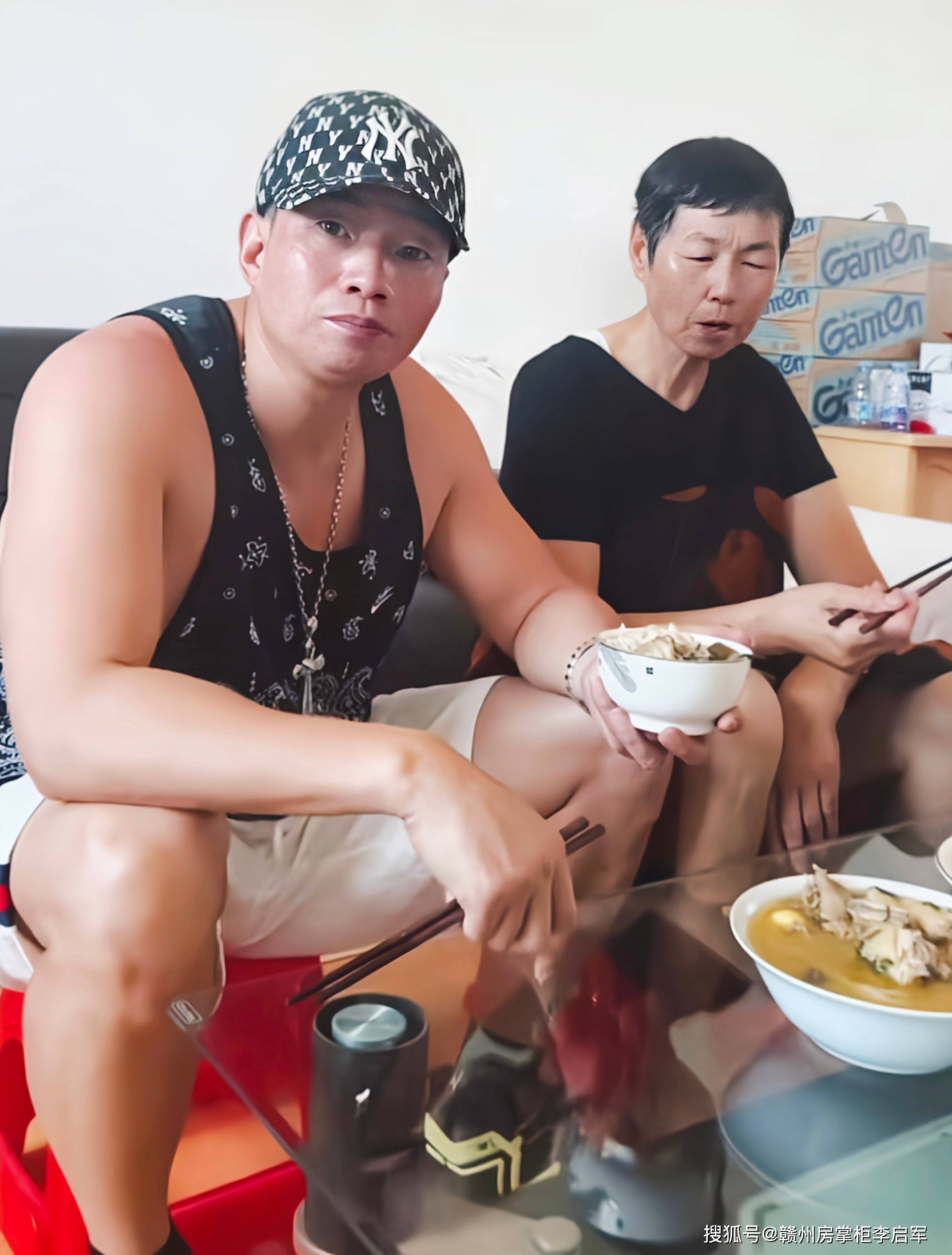 在张井生配合调查的日子里,陆续知道了一些后续,飞机和驾驶员没有资质