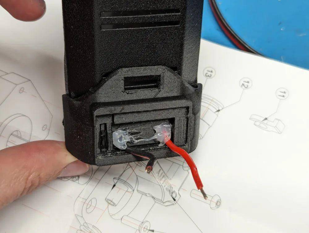 佩服!看牛人如何自制对讲机usb充电口