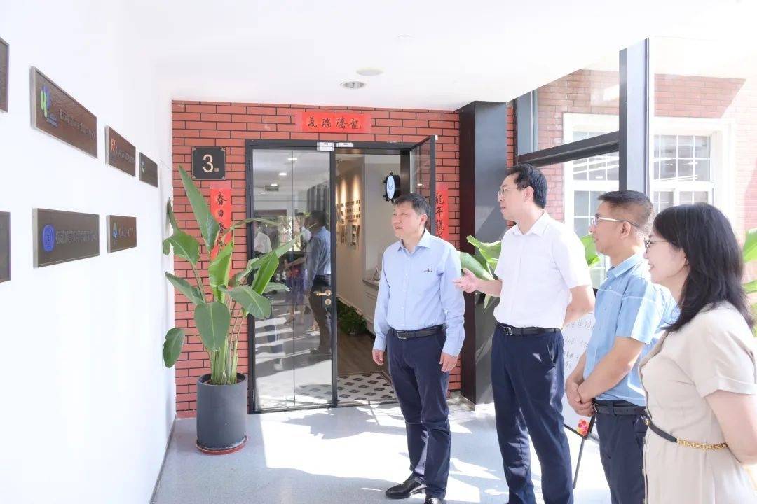 杨浦区领导赴控江路街道和长海路街道调研