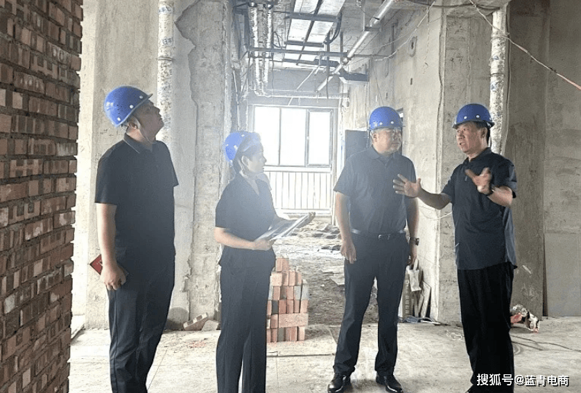 5月29日,政府副县长张瑞轩一行检查绛县乡村e镇项目建设进度.