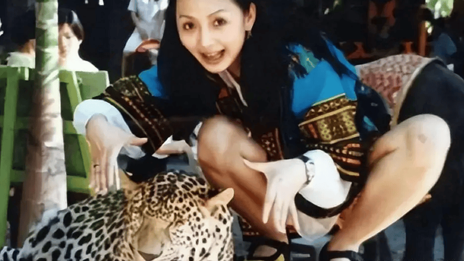 "香妃"刘丹:28岁去世,父亲殉职,哥哥病逝,一家只剩母亲一人