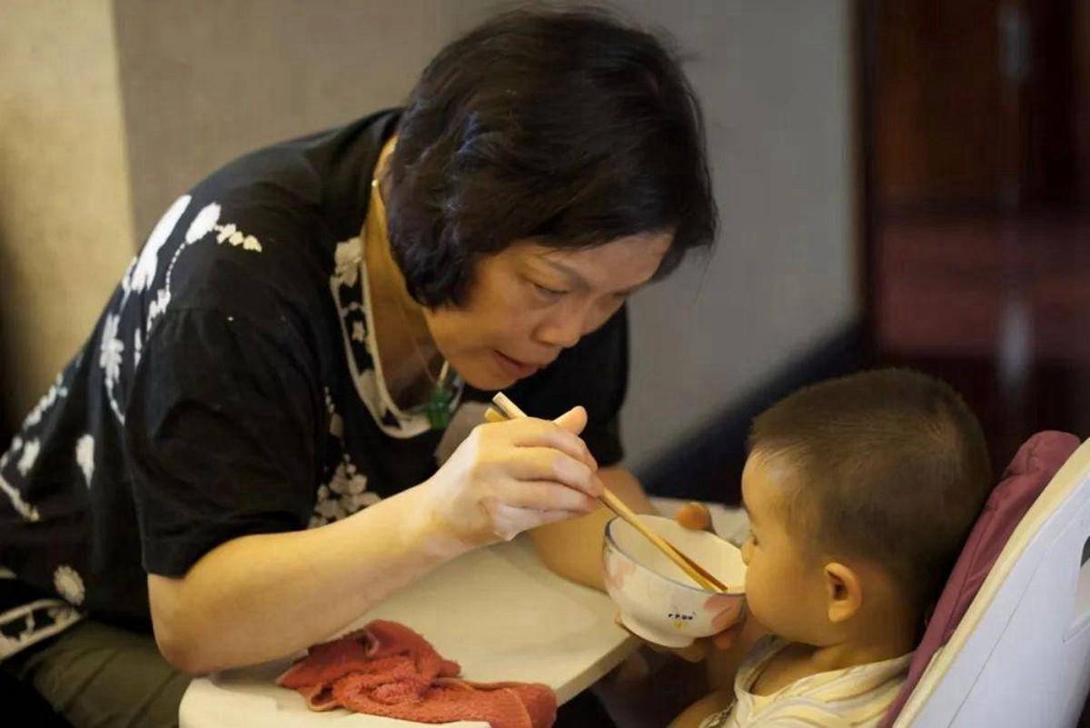 饮食习惯对儿童的影响大吗(孩子不认真吃饭应该怎么引导)