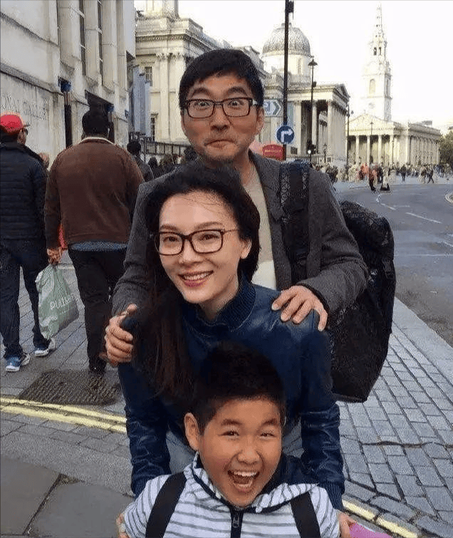 她是"女神"陈数:二婚嫁钢琴家,甘愿做继母15年,丈夫却绯闻不断?