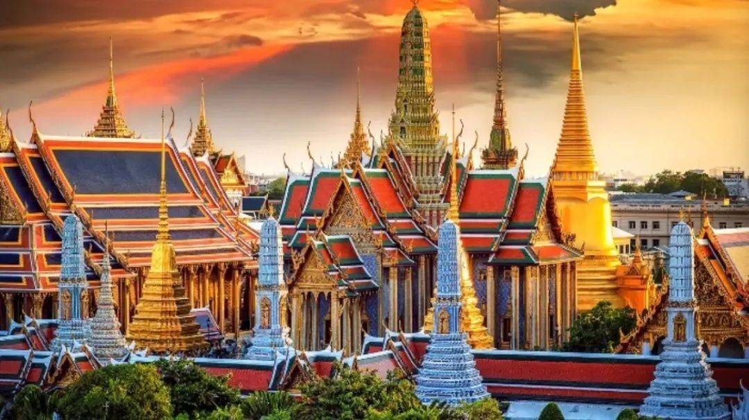 建筑风格也非常独特精致,富丽堂皇又充满了艺术感,对于第一次到泰国