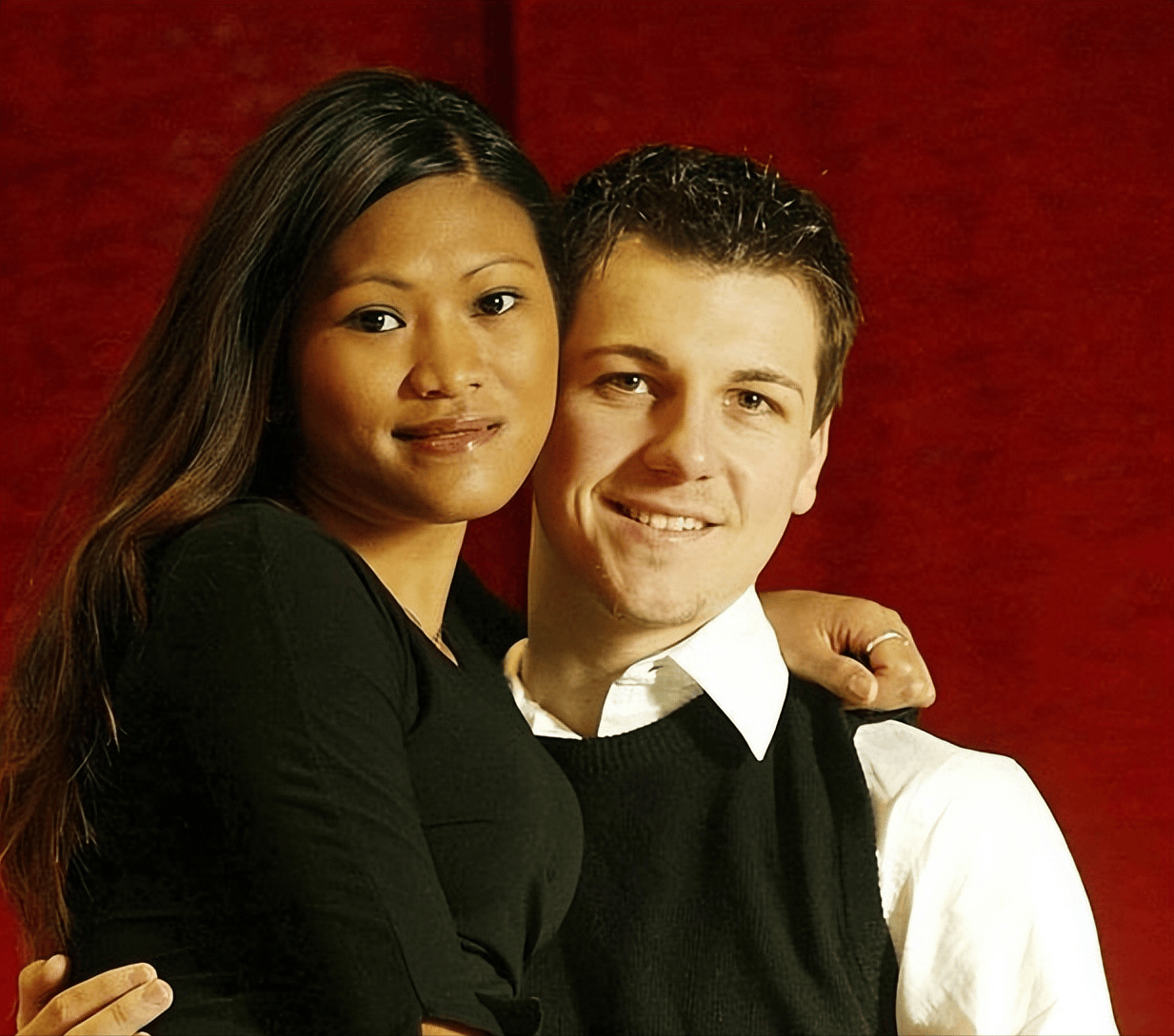 他们不明白,波尔条件这么好,为什么会找德艾做老婆?