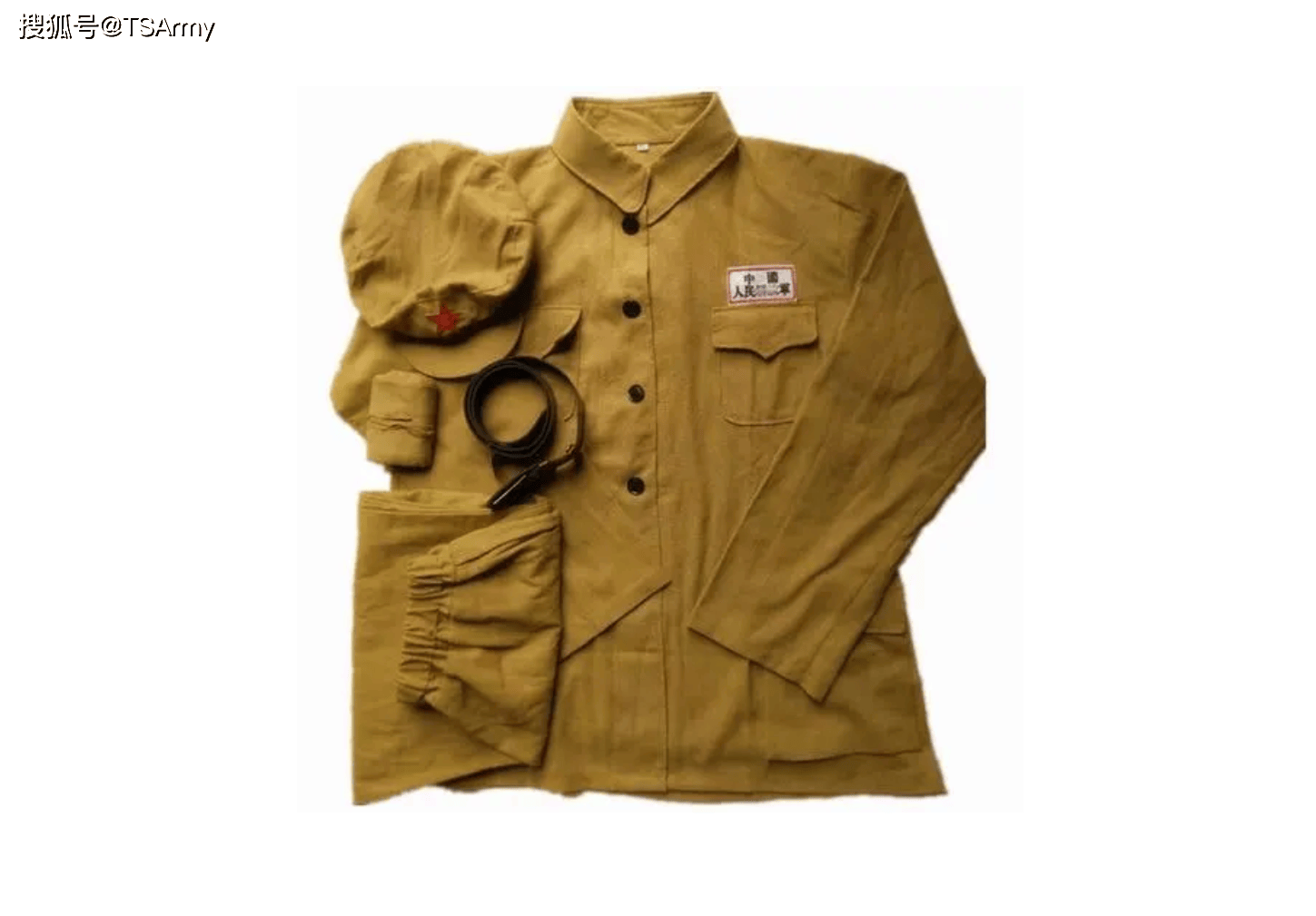 还没有完全统一的制服,大部分人都还穿着八路军和新四军时代的旧军服