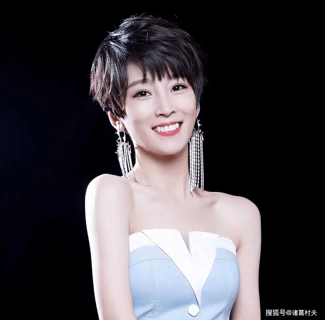 不愧是吴京老婆!39岁谢楠,颜值身材真性感啊!