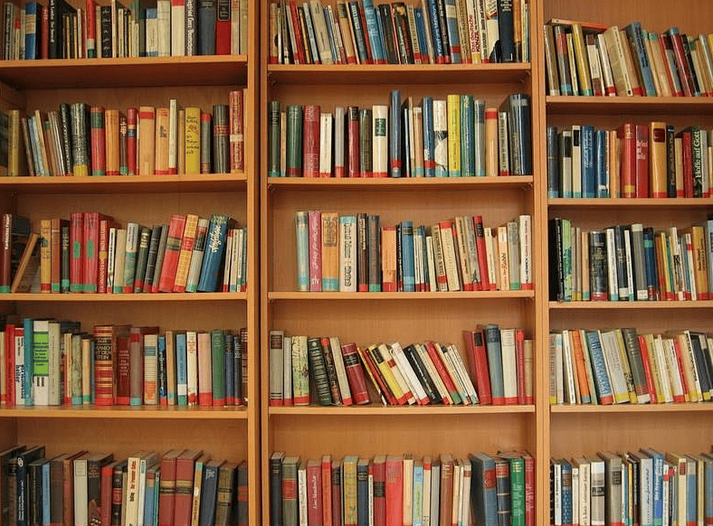 书籍摆放禁忌书桌上书籍与工具的摆放如此