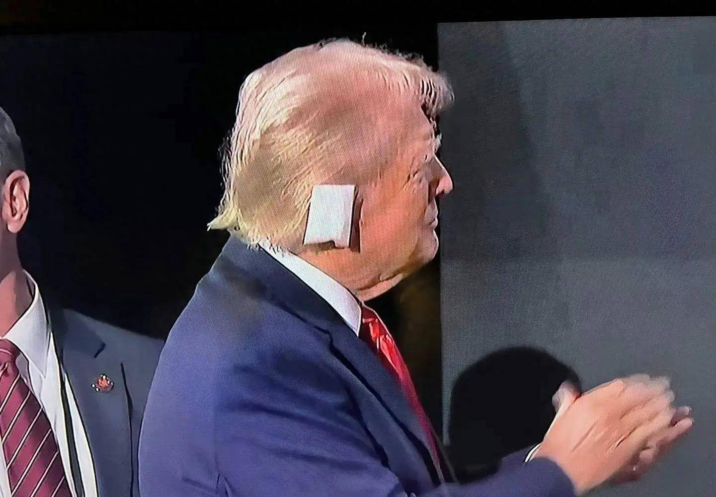 78岁特朗普新造型亮相!三个子女到场支持,伊万卡缺席小女儿美翻