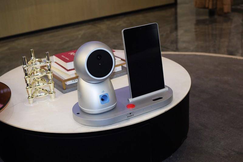 独居养老解决方案- 优得护养老陪伴机器人上手体验