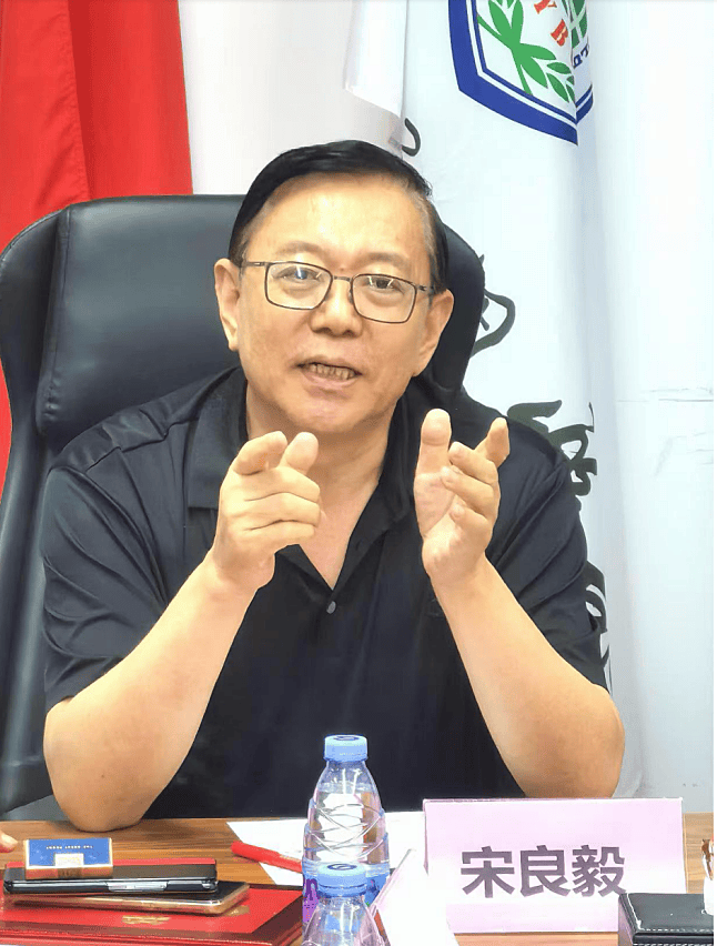 第二位发言的是收藏艺术大师邱建华老师.