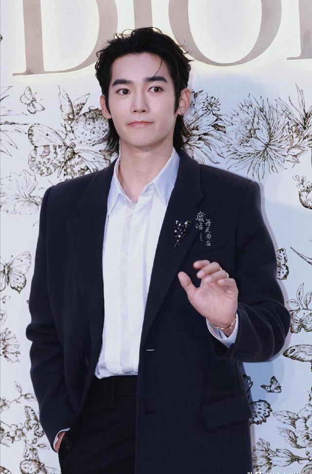 男明星留长发,瞎子见了都害怕,沙溢太油腻,王宝强不忍直视!