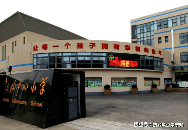 周边有康桥第一幼儿园,御桥小学,民办鲁冰花小学,尚德实验学校等教育