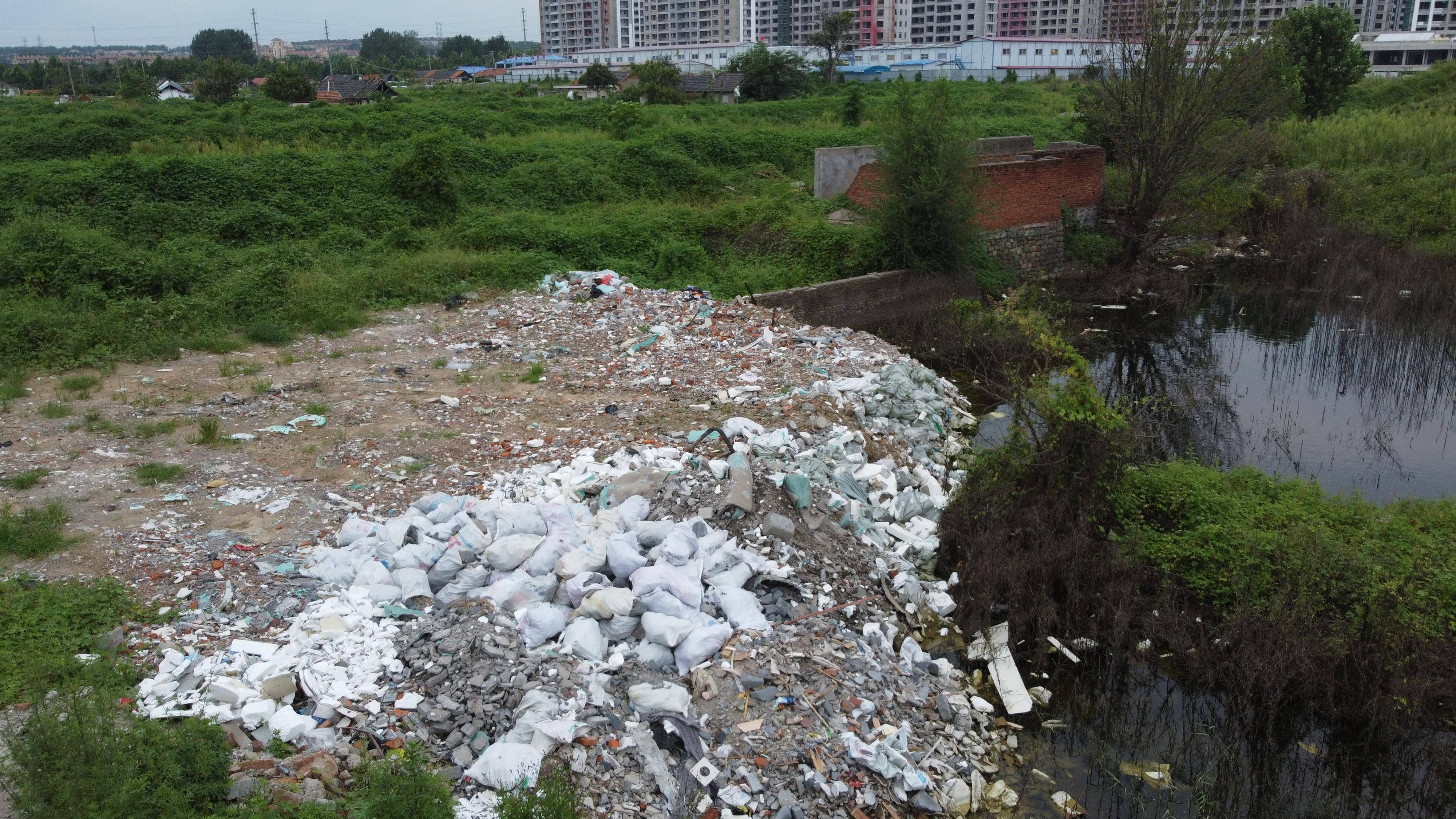 即墨区温泉街道:温泉之畔 垃圾"为伴"