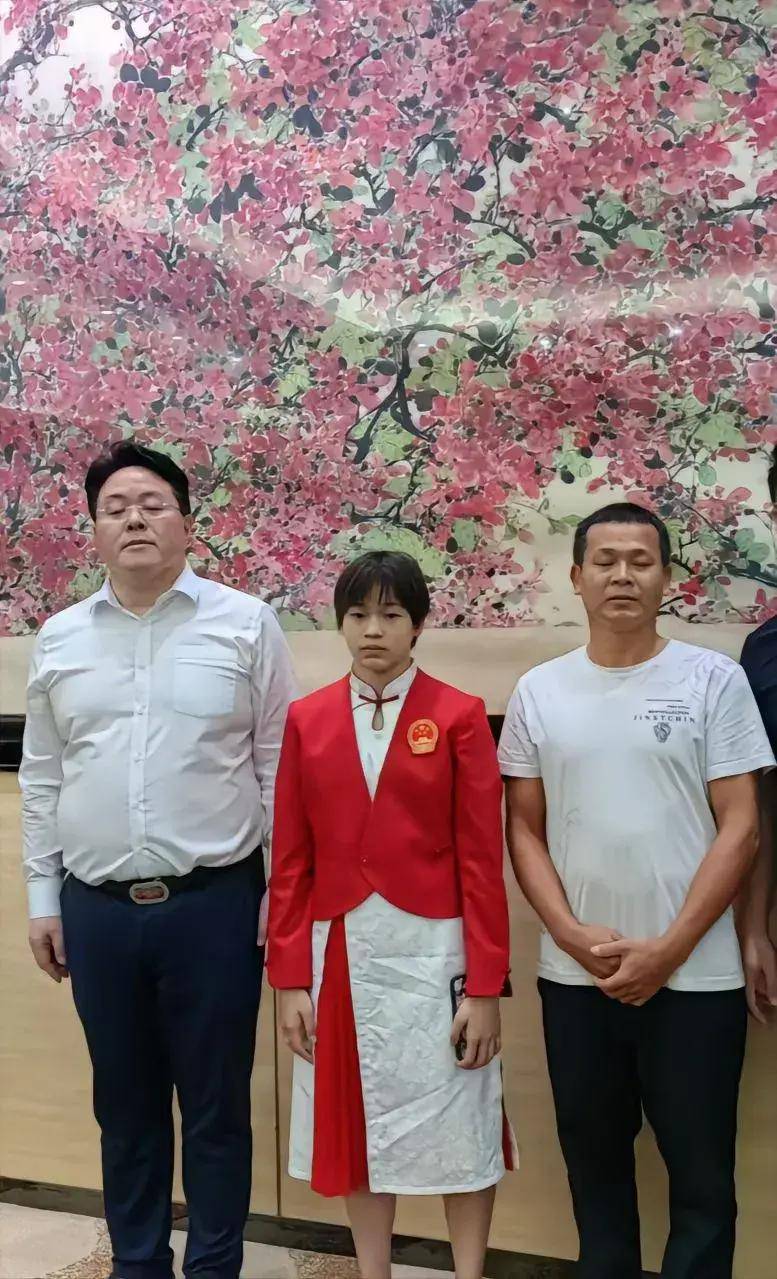 全红婵和爸爸见面了，全红婵和爸爸合照曝光！-全红婵爸爸妈妈是干什么的