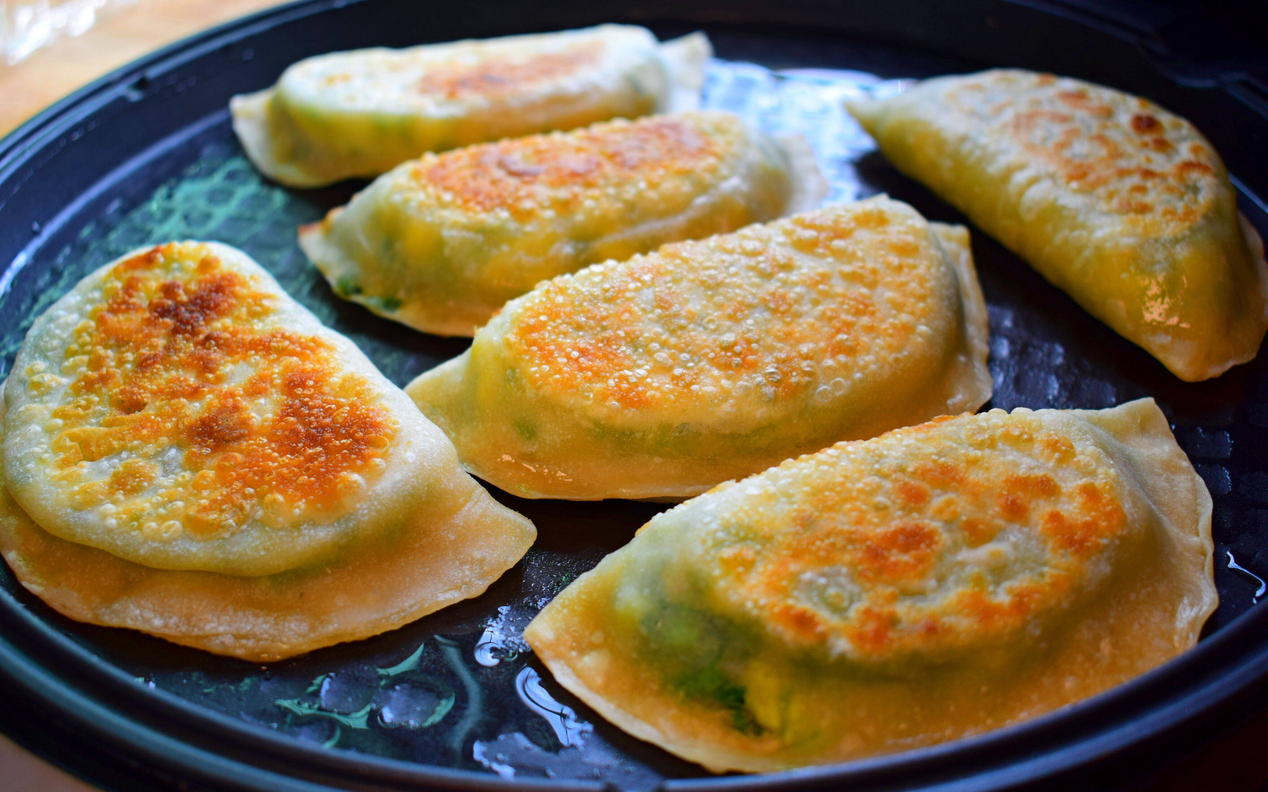 鲜美韭菜盒,馅满皮酥,一口尽享绝佳风味