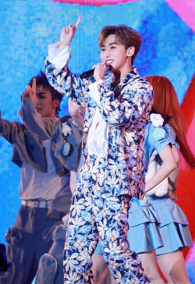 乐华家族周年演唱会,王一博禁欲,朱正廷程潇绝了你最爱谁的舞台