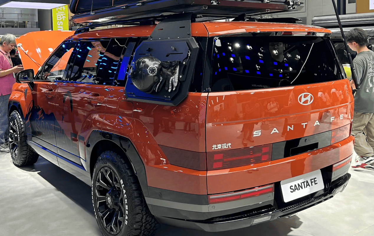 成都车展 | 北京现代全新胜达上市,方盒子造型,比汉兰达空间大?