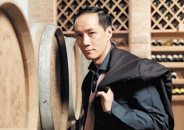 老戏骨冯远征一部戏拉高一城离婚率娶大8岁妻子为爱至今丁克