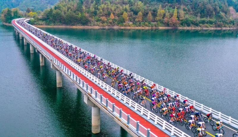 千岛湖景区四人自行车（千岛湖景区四人自行车价格） 千岛湖景区四人自行车（千岛湖景区四人自行车代价
）《千岛湖4人自行车》 自行车