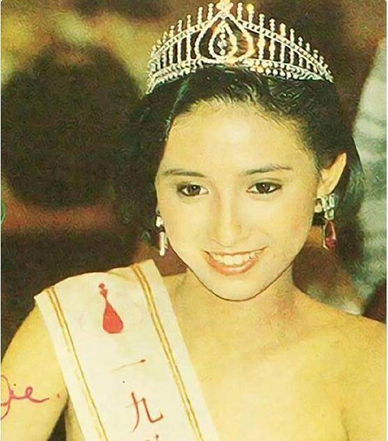 与霍家联姻,被老公独宠31年,57岁的她越活越年轻_吴婉芳_生活_张国荣