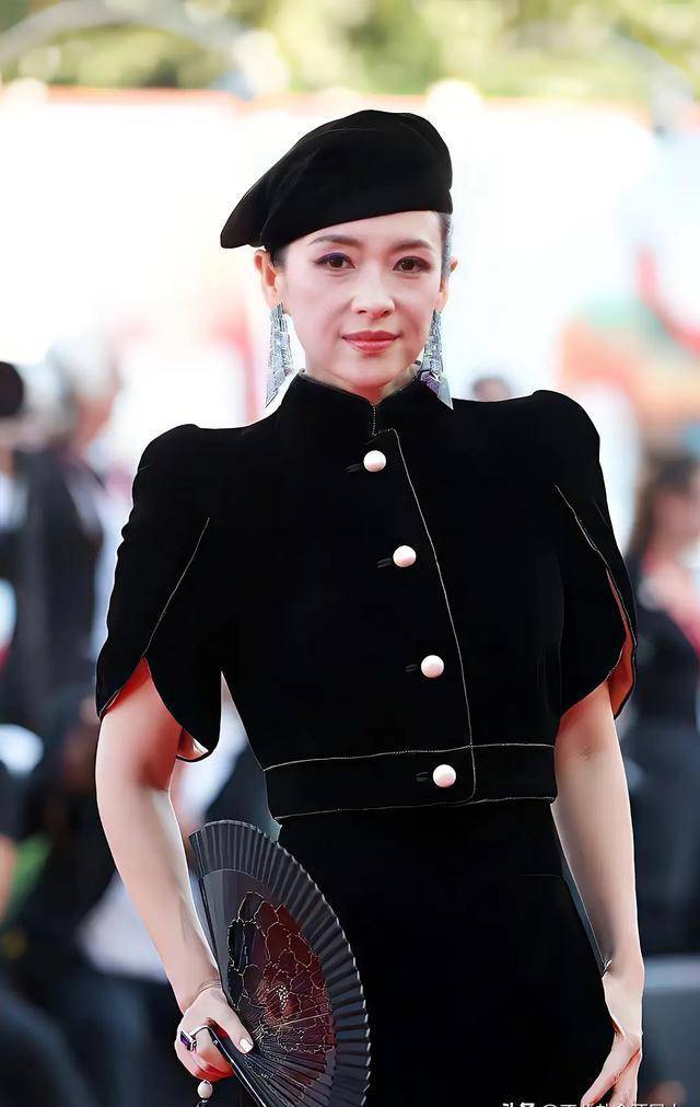 看了45岁章子怡近照,才知道大美人放弃科技脸"才是正确的选择