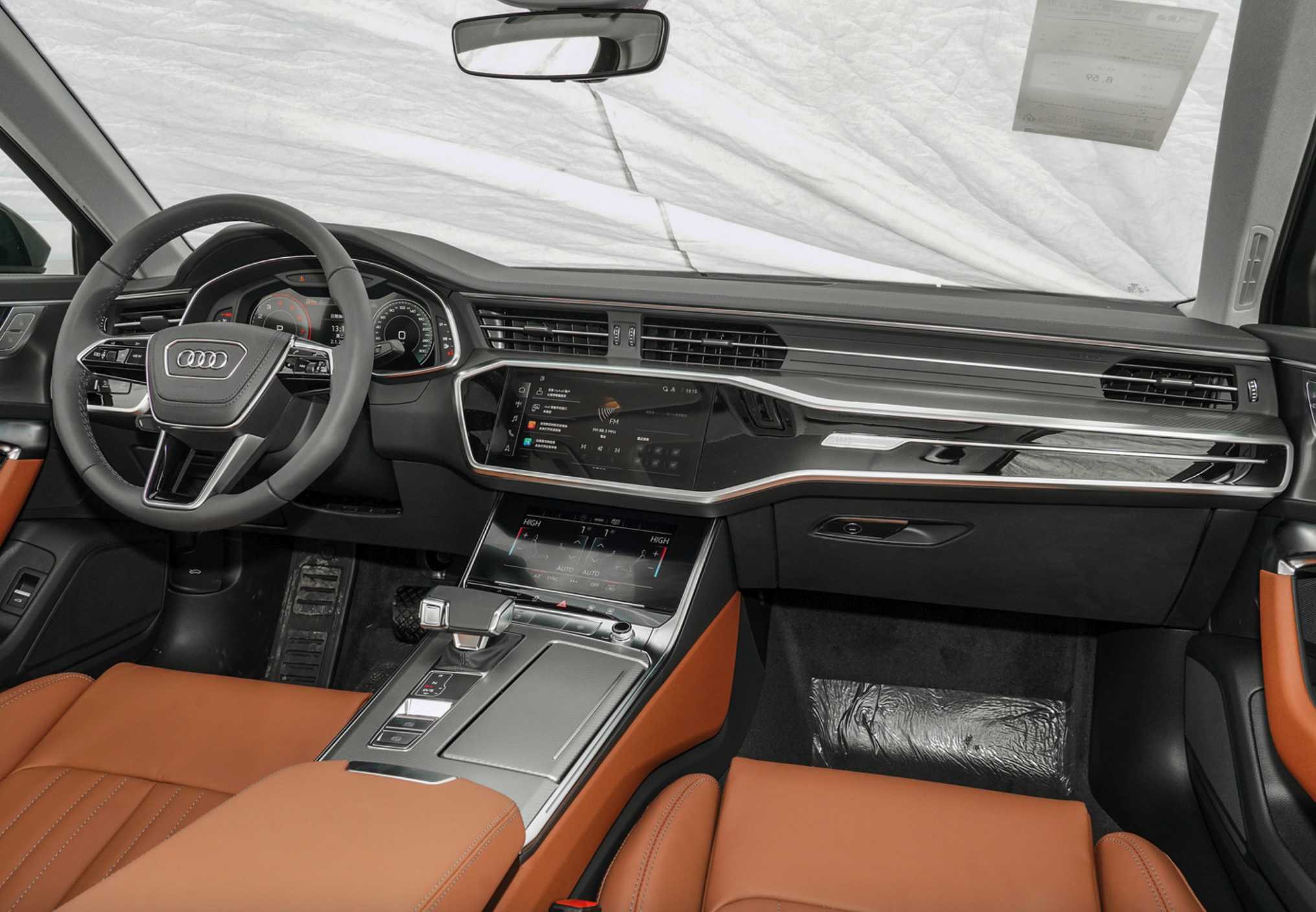 踏入奥迪a6l的车内,即刻感受到其内饰的精致与考究.