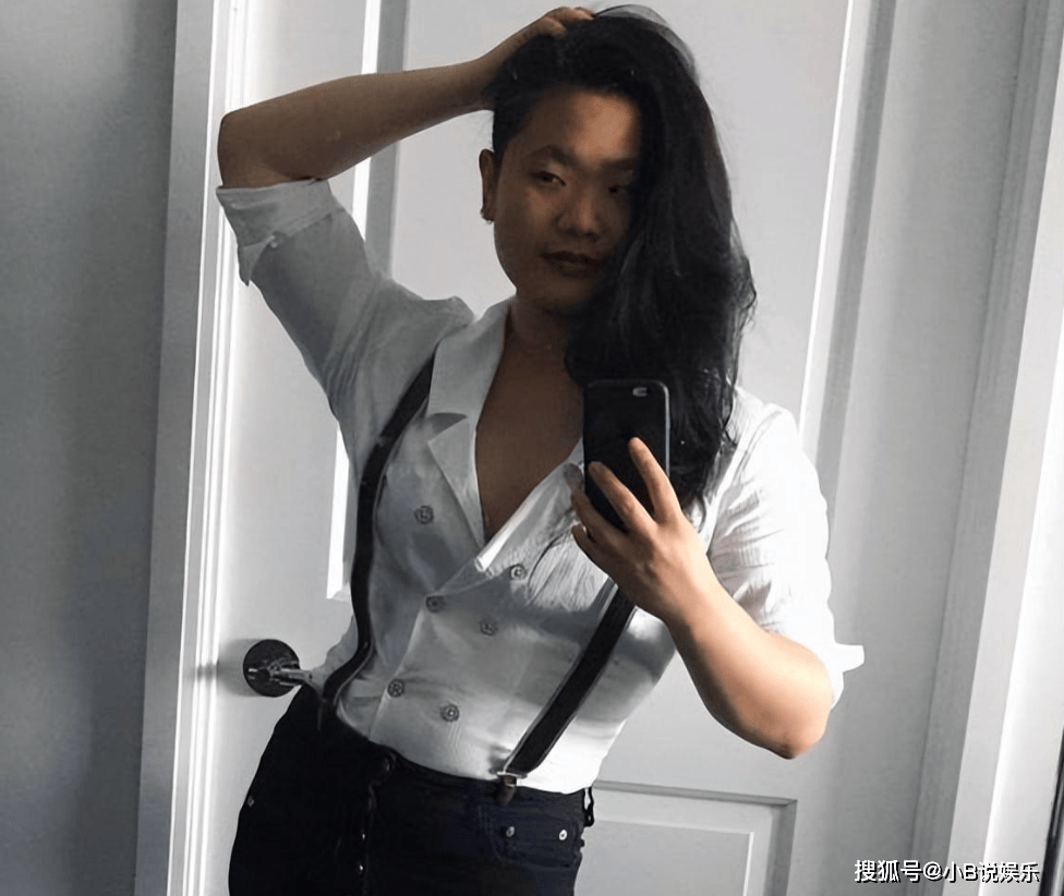 这一次,被批"不男不女"的毕凌,把父亲毕福剑的体面撕的稀碎!