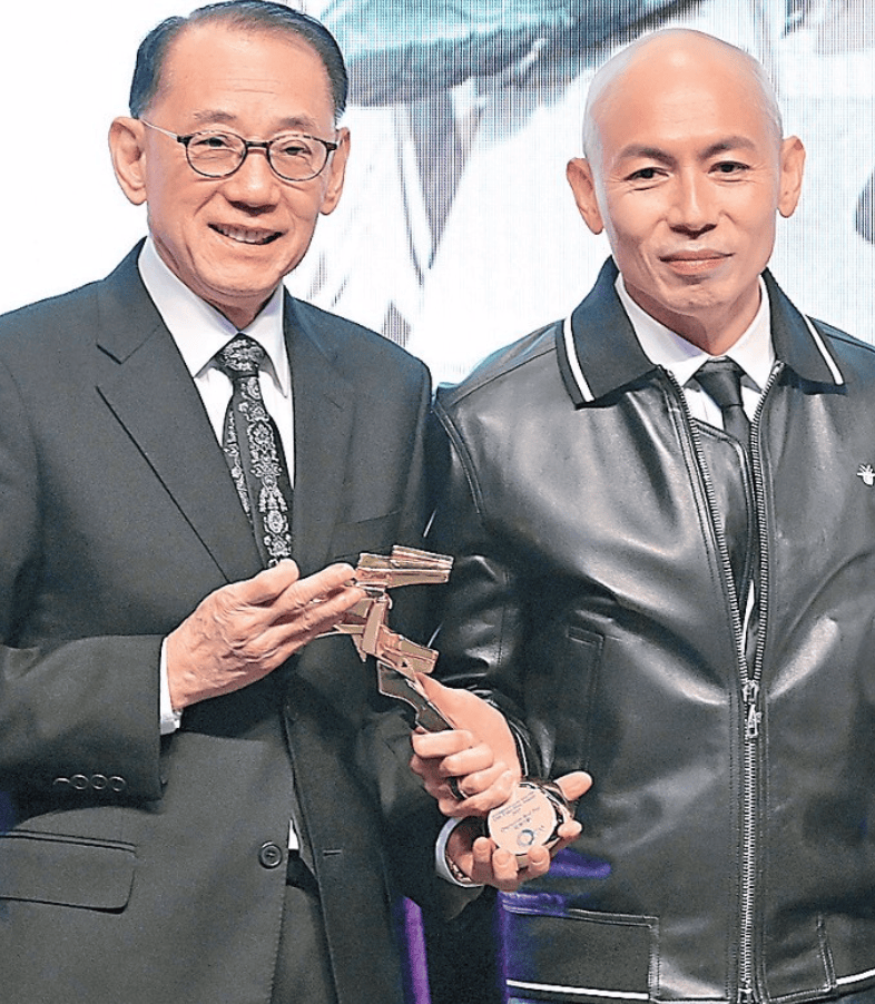 他与著名香港导演林超贤,陈木胜等人的深厚友谊便是最好的证明.