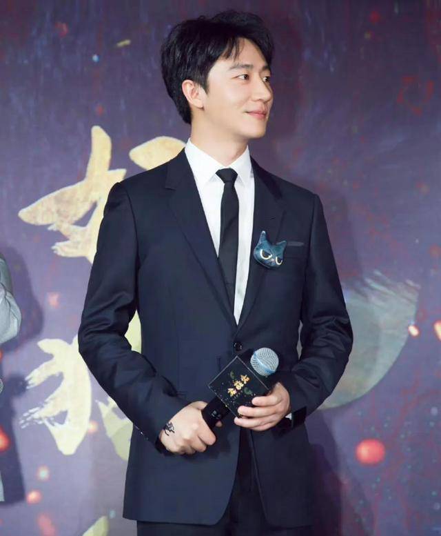 黄轩再现周一见"!否认家暴却狂虐女星!专挑人妻女星"下手