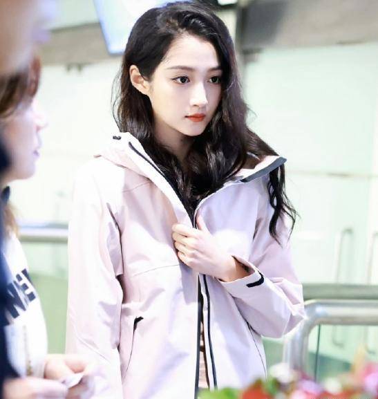 怪不得关晓彤能红透半边天,你看她父亲的身份有多牛_关少_关学曾_演艺