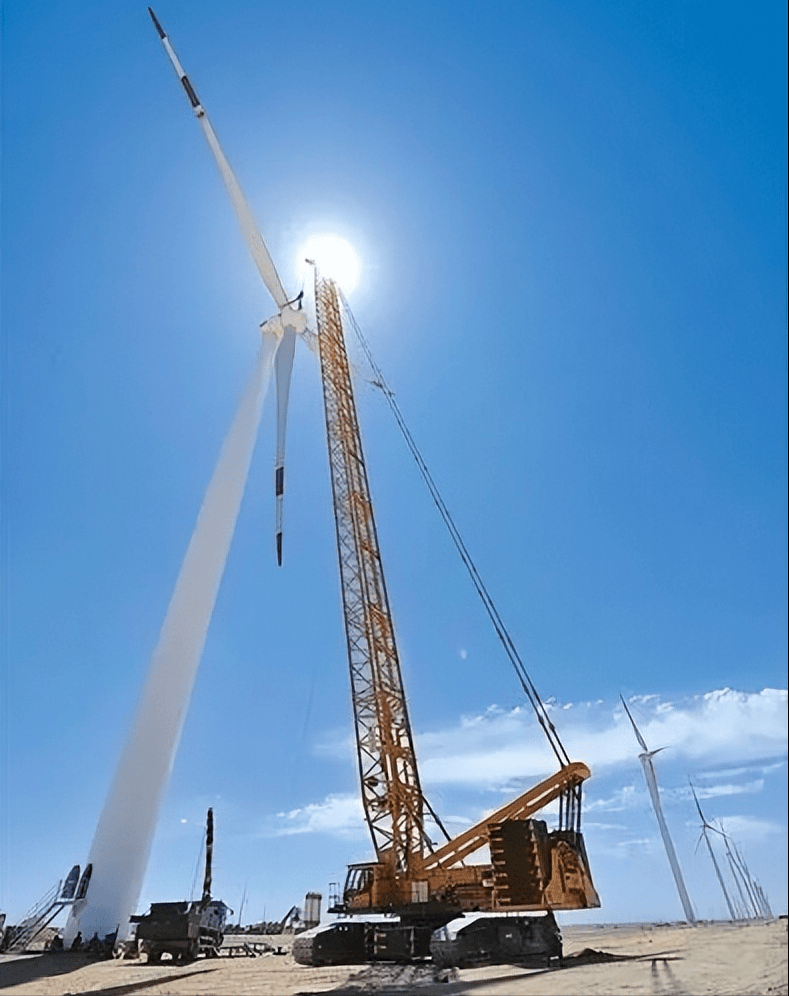 新疆哈密百万千瓦新能源项目圆满完成风机吊装