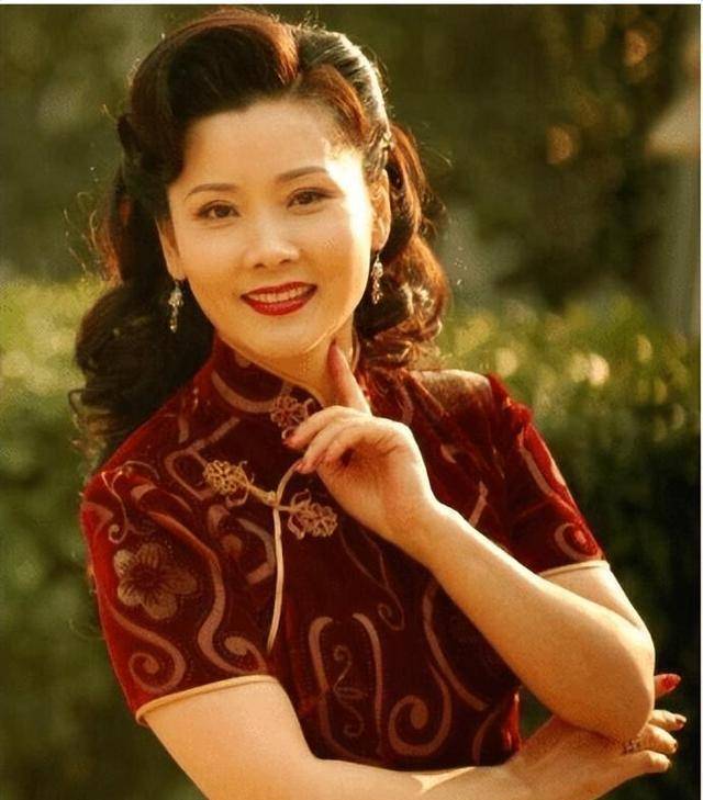 何赛飞:和丈夫丁克10年愁坏婆婆,35岁高龄产子全家乐开怀!