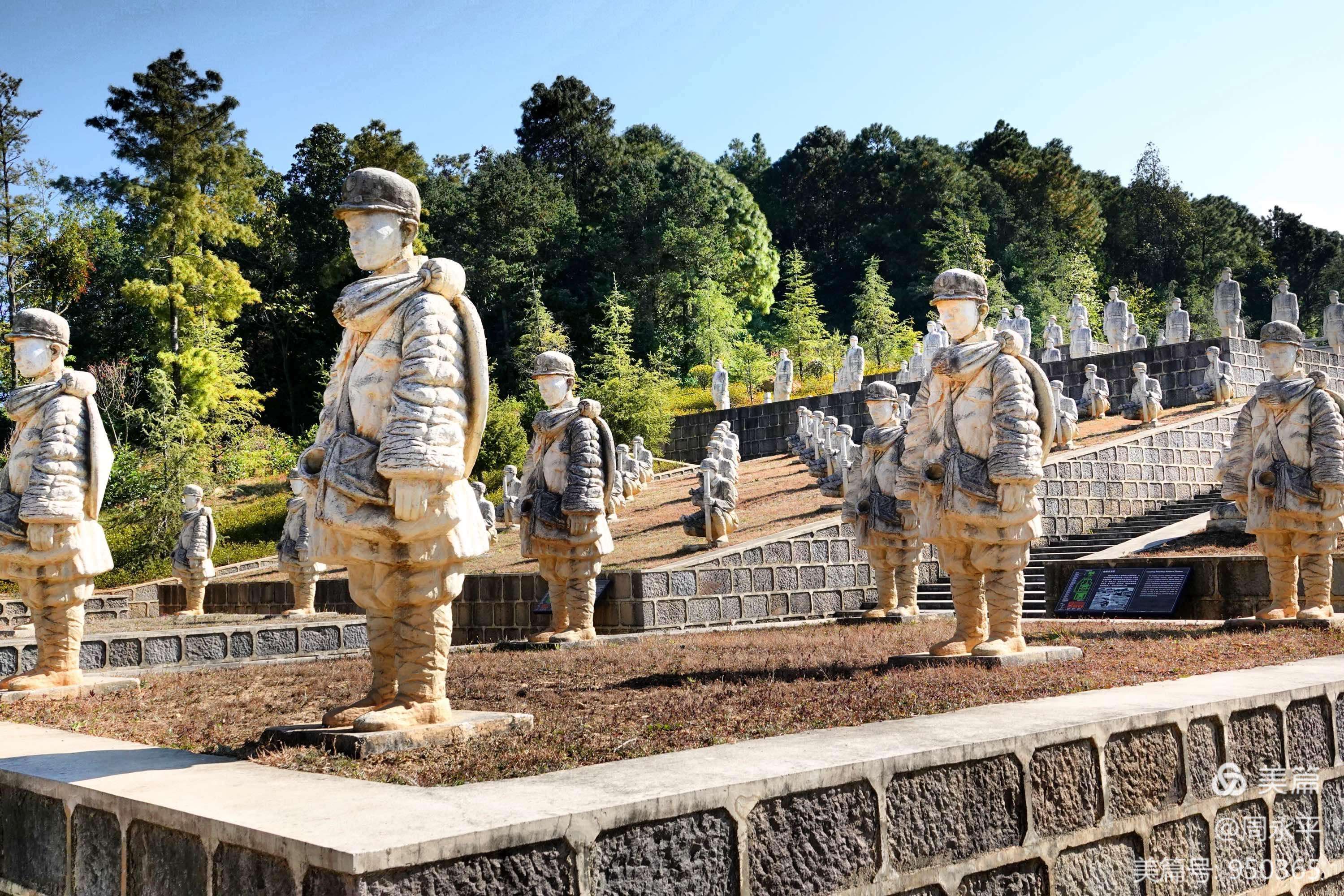 看!美女在远征军公园娃娃兵身上做"手脚",众网友评论区泪崩